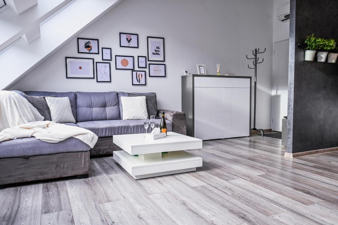 Luxury Apartment In The City Center Bratislava Exterior foto